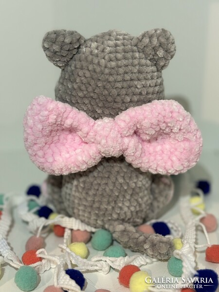 Masni, the crocheted plush cat