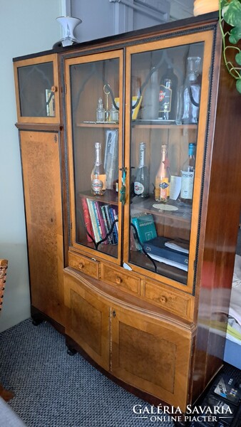 Showcase cabinet