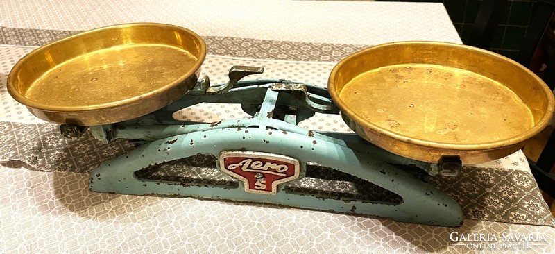 Aero 5 konyhai mérleg réz tányérokkal, réz súlykészlet fadobozában