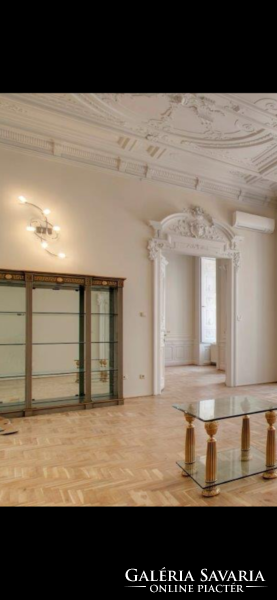 Versace glass showcase, six mirrored walls