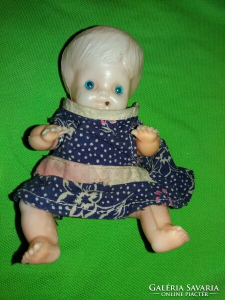 Old rare approx. 1960 Dmsz toy plastic doll with glass eyes in original clothes 15cm according to the pictures