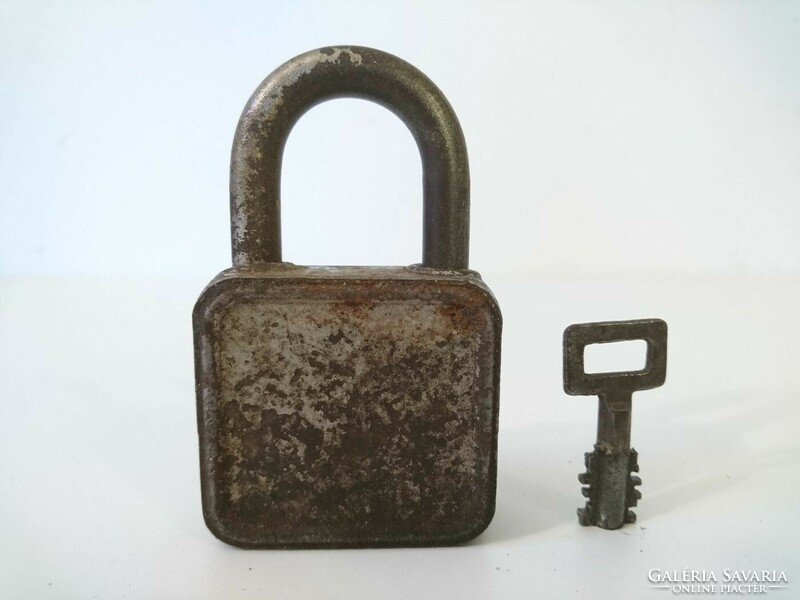 Jól működő régi nagy TUTO lakat kulcsával 10cm x 6cm