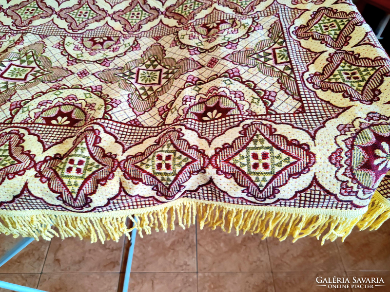 Gyönyörű gobelin mintás fali szőnyeg, falvédő 152 x 61 cm + rojt tökéletes állapotban van