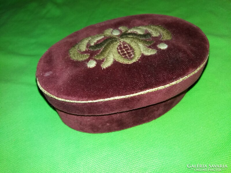 Antique gold embroidered gold cord velvet jewelry / sewing box as shown in the pictures