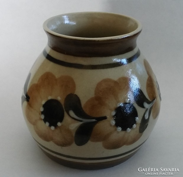 Népi festésű pici kerámia váza vagy edényke