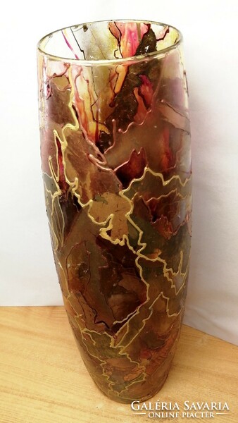 The vase is resplendent in shades of gold. Varga t. With signal. A unique work of art