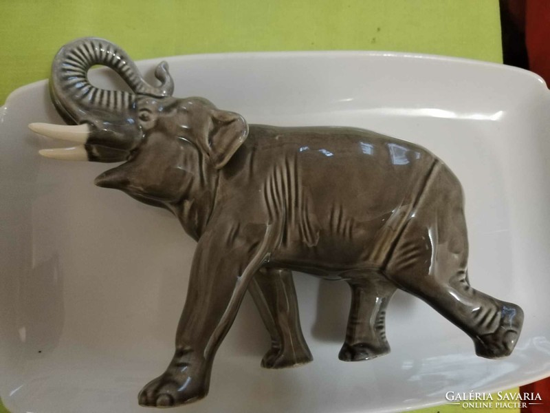 Nagy méretű porcelán elefánt