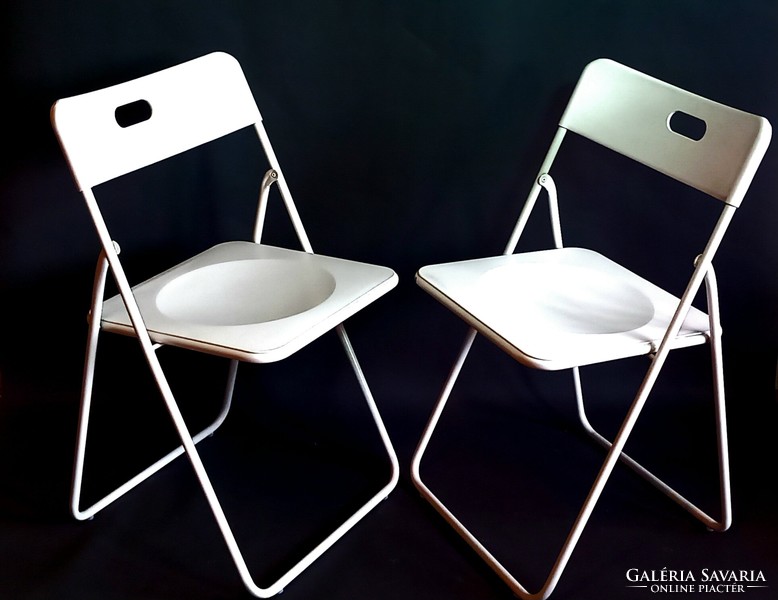 The ied Foldong folding chair by designer Nils Gaamelgrard can be negotiated in pairs