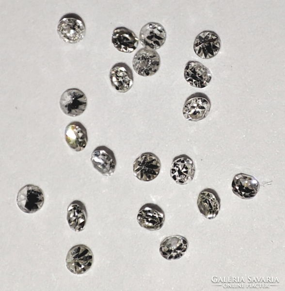 Természetes gyémánt - 0,004 ct, 0,8 mm, G-H, VS, briliáns csiszolású, nem kezelt