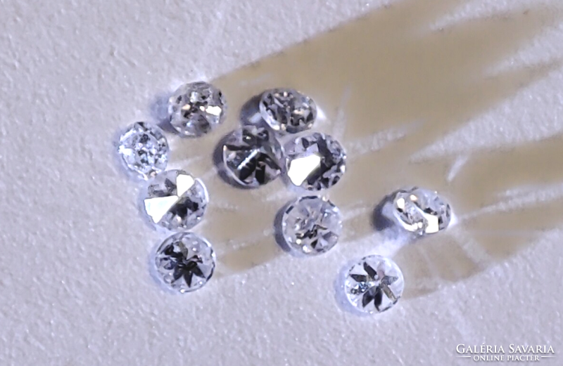 Természetes gyémánt - 0,005 ct, 1 mm, G-H, VS, briliáns csiszolású, nem kezelt