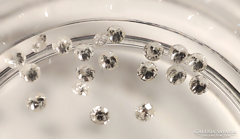 Természetes gyémánt - 0,01 ct, 1,3 mm, G-H, SI, briliáns csiszolású, nem kezelt
