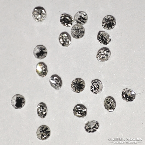 Természetes gyémánt - 0,004 ct, 0,8 mm, G-H, VS, briliáns csiszolású, nem kezelt