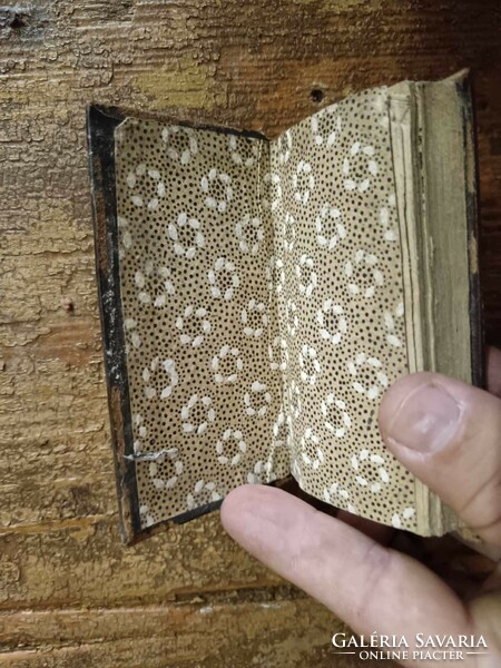 Antique Bible, small size, with leather case, 1747 in German, intact binding, good condition