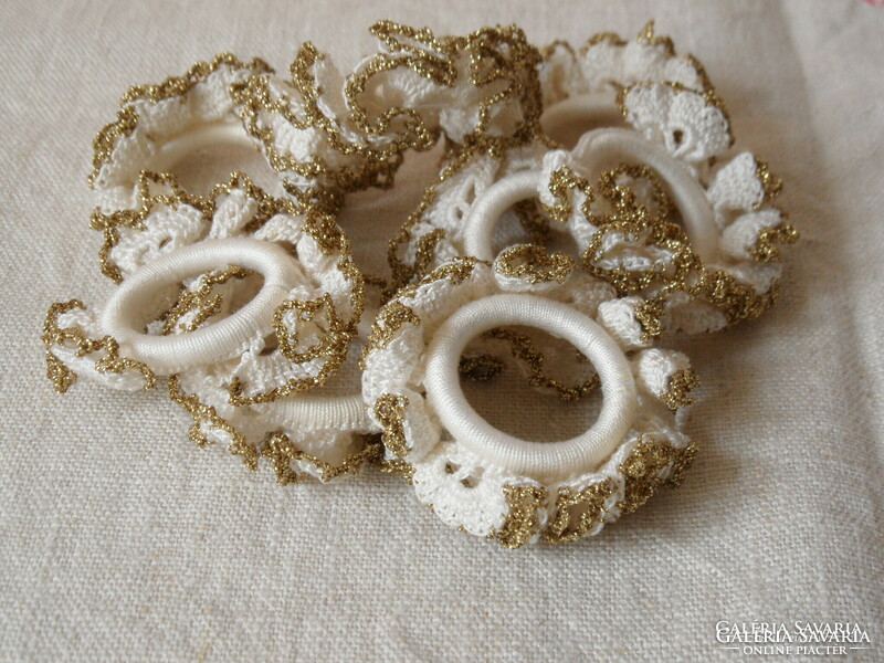 Crocheted festive lace napkin rings (8 pcs.)