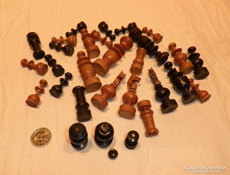 Régi sakk figurák.
