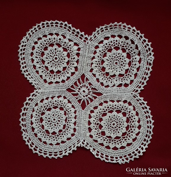 Crochet tablecloth of 4 stars