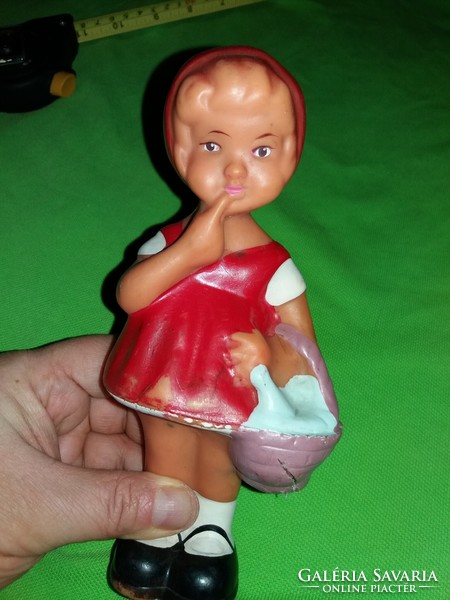 Antique aradeanca rubber little girl with reddish basket andersen fairy tale toy doll 21 cm according to the pictures