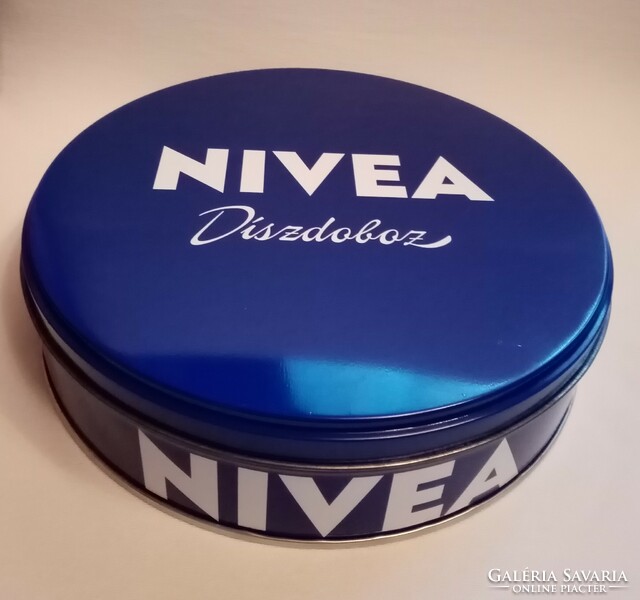 Nivea gift box / round metal box