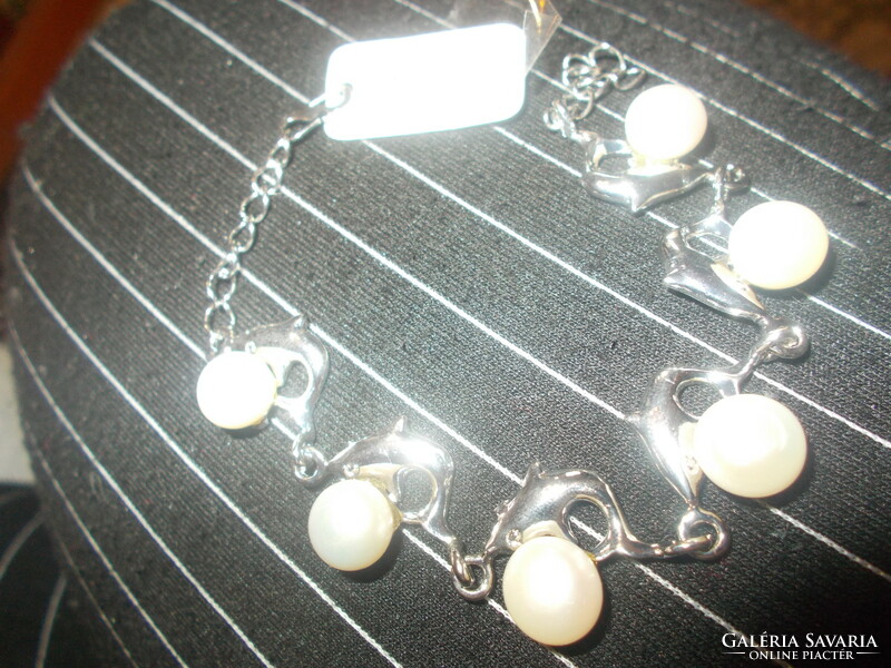 White dolphin bracelet with genuine cultured pearls
