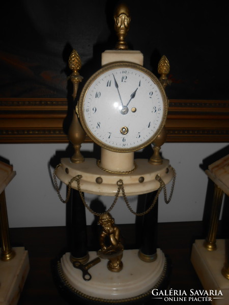 Table clock 9