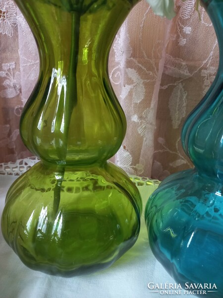 Vastag öntött üveg váza
