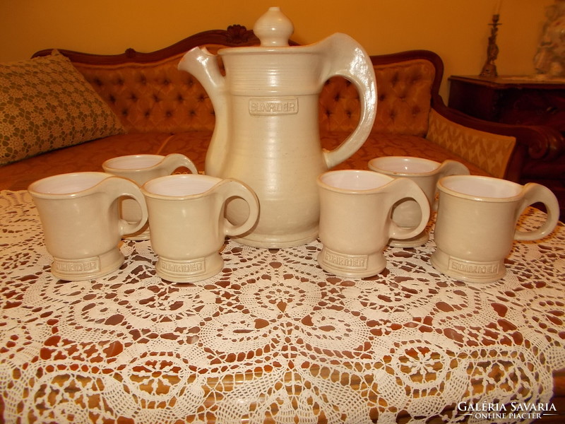 Iparművész által készített kerámia teás készlet.