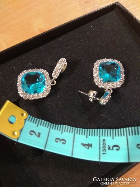 Silver blue stone sparkling earrings
