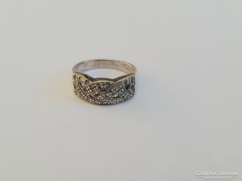 A beautiful silver 925 marcasite stone ring