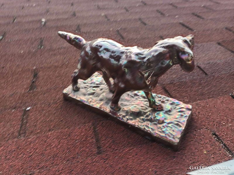 Eozin mázas színű vas kutya szobor