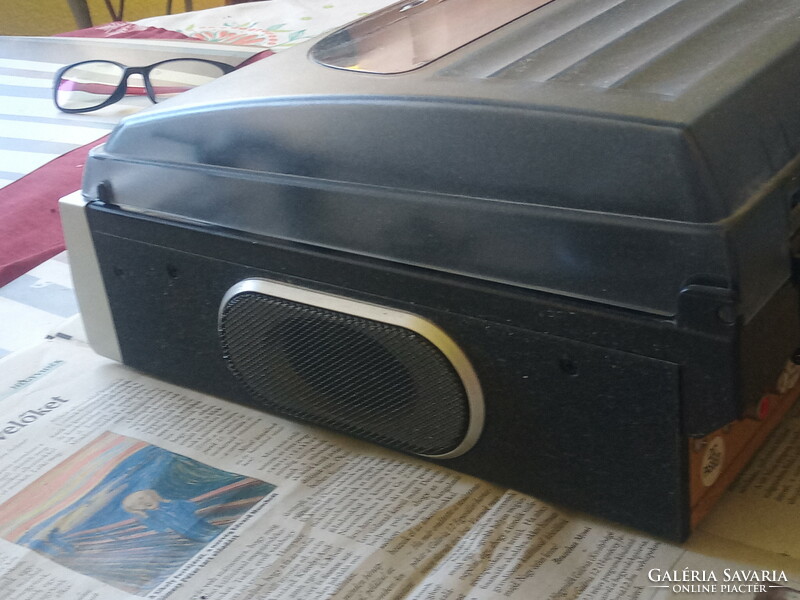 Millenium mn 9945, compact radio/record player 18,000 ft. It came to me from an inheritance in Óbuda, the radio plays