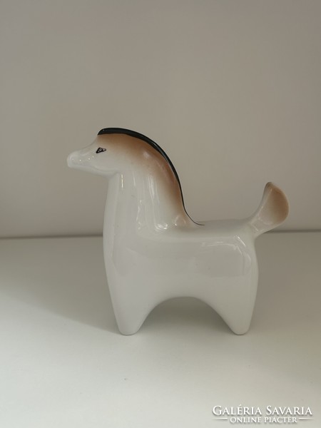 Art deco porcelain horse designed by Miklós Veres of Hollóháza
