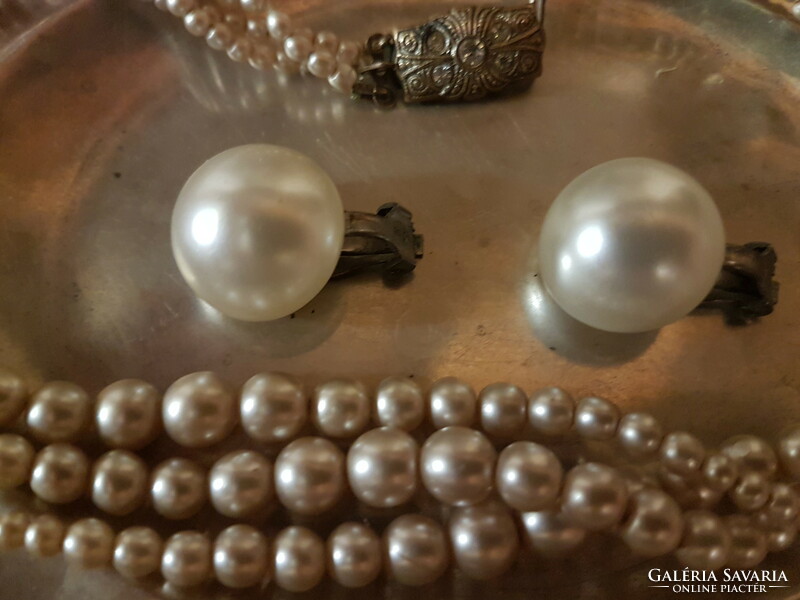 Tekla string of pearls 3 rows, with pearl clip, beautiful old retro clasp, l champagne color
