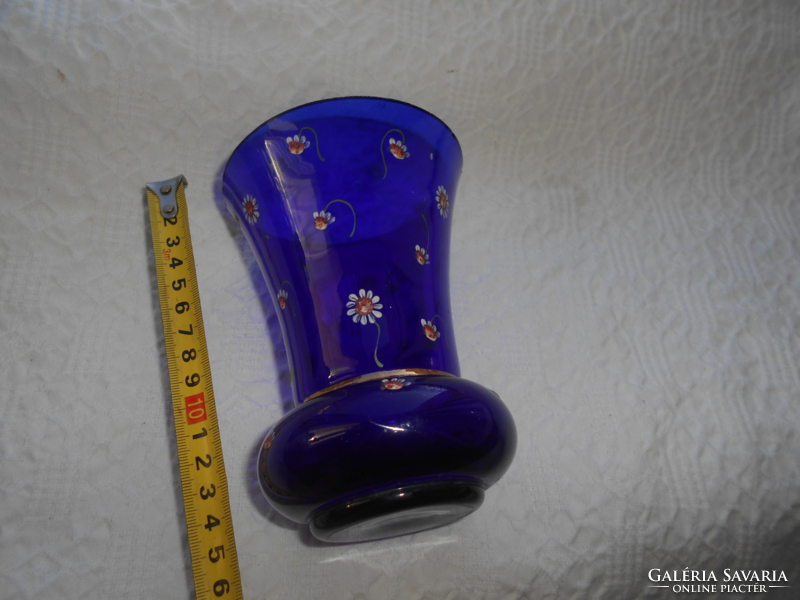 Parádi antik üveg váza  -zománc festett kamilla virág díszítéssel 15 cm