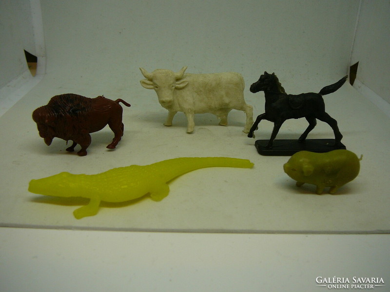 Commercial plastic animals from the 1970s and 1980s