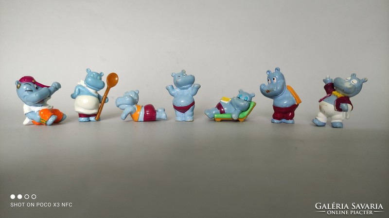 Also included in the Kinder hippo collection are 7 happy hippos