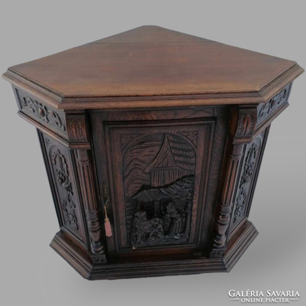Neo-Renaissance corner chest of drawers