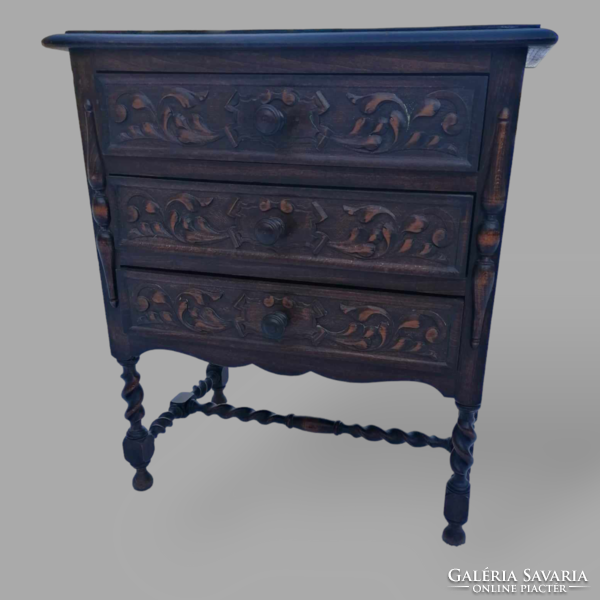 Neo-Renaissance chest of drawers