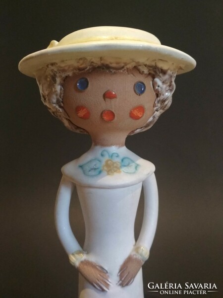 Ceramic figurine of a woman in a hat