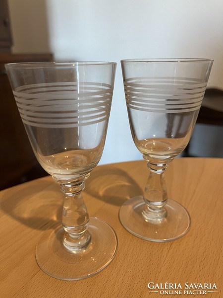 Két darab kristály talpas pohár