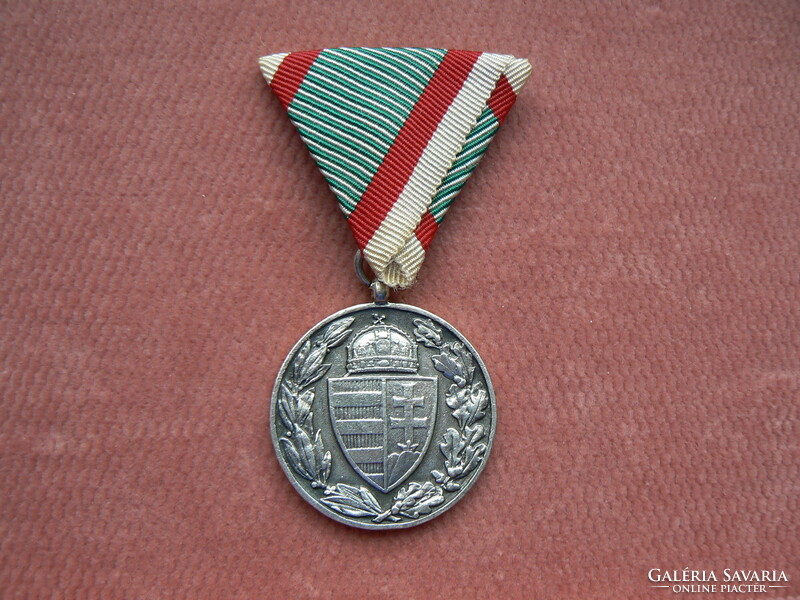 Hungarian war medal without helmet and swords, marked, rarer, original, 1929-1944, replaced ribbon