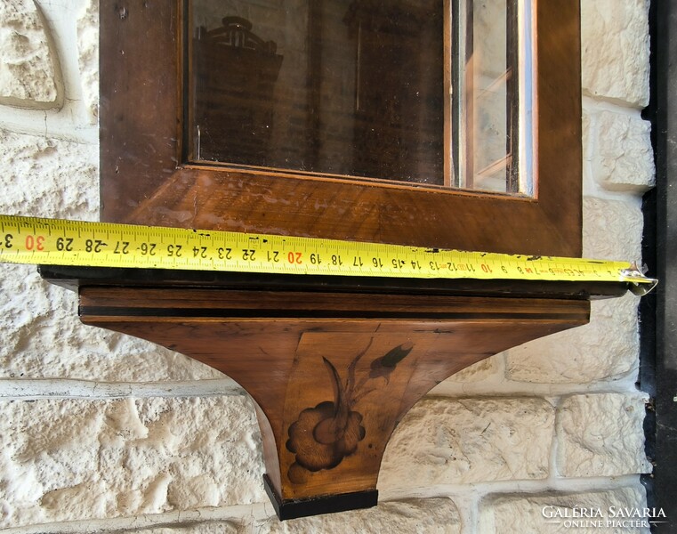 Antique wall-mounted display cabinet, home-made lamp lighting display cabinet