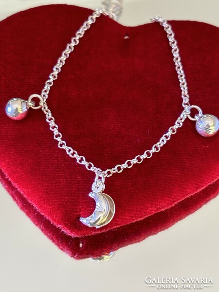 Graceful silver bracelet with pendants