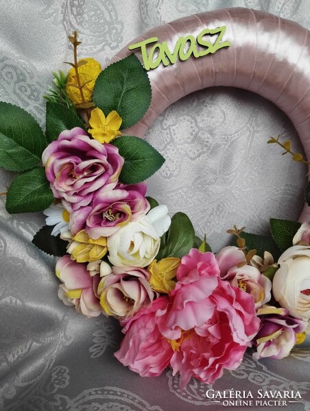 Romantikus tavaszi  pasztel kopogtató virágokkal