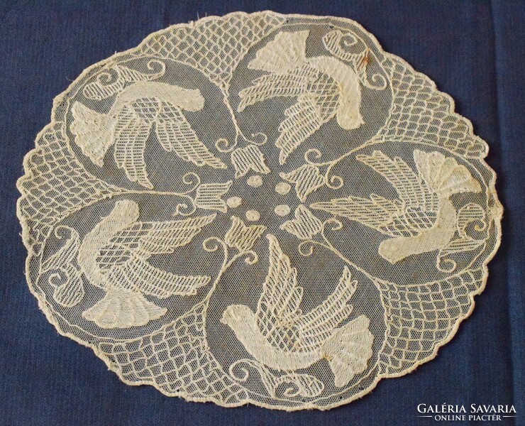 Small tablecloth, peace dove pattern, embroidered tulle lace 25 x 21.5 cm handmade