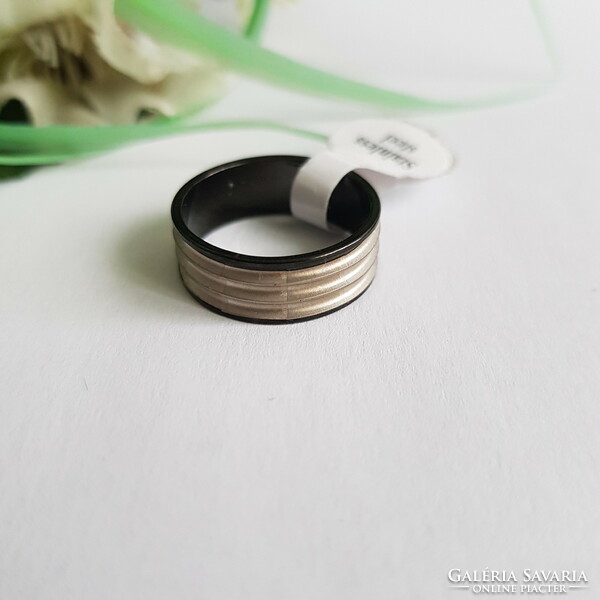 ÚJ, fekete színű, matt ezüstszínű, süllyesztett csíkos gyűrű – USA 8 / EU 57 / Ø18mm