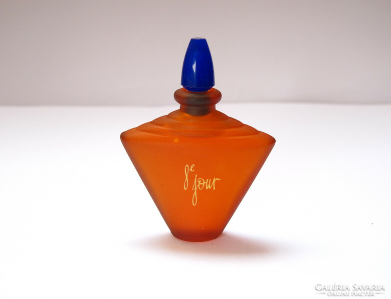 Márkás, vintage mini női parfümök.
