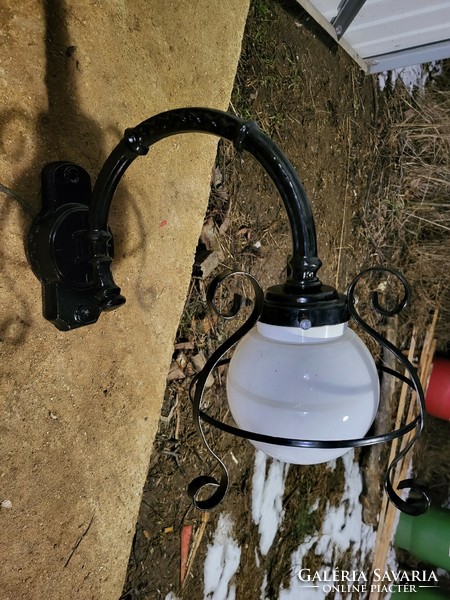 Antik öntvény falikar lámpa