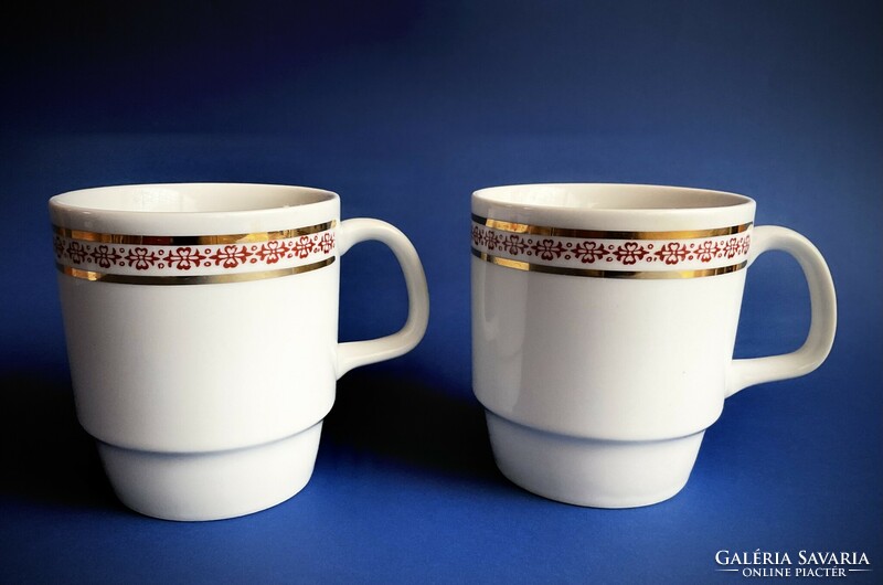 Pair of Alföldi burgundy-gold patterned mugs