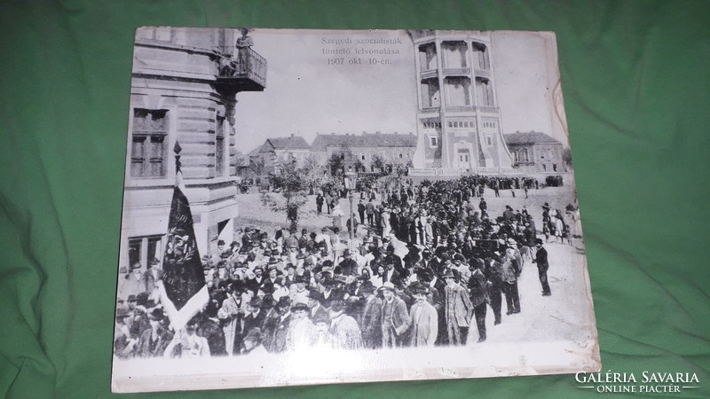 Régi múzeumi tárlat dokumentum fotó(SZEGED Fekete ház) falapon 25x30cm 1907.SZEGEDI SZOCI TÜNTETÉS