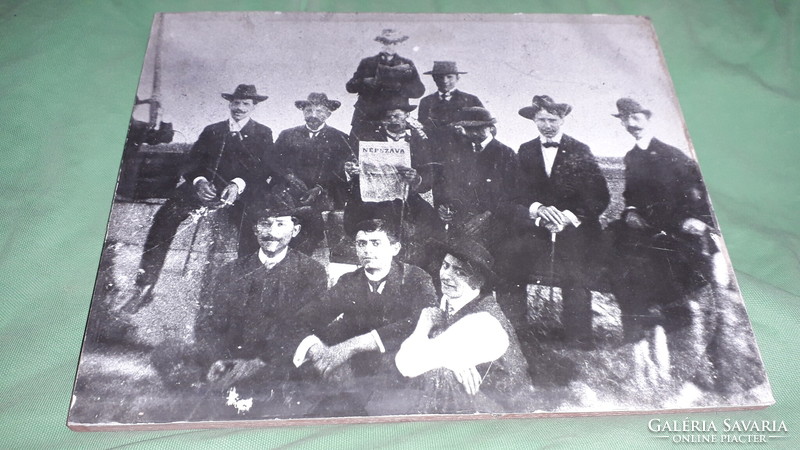 Régi múzeumi tárlat dokumentum fotó KÉP(SZEGED Fekete ház) falapon 25x30cm A NÉPSZAVA STÁBJA